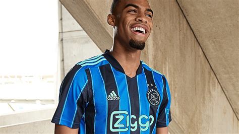 adidas blad logo ajax kleuren|Ajax en adidas presenteren uittenue 2021/2022.